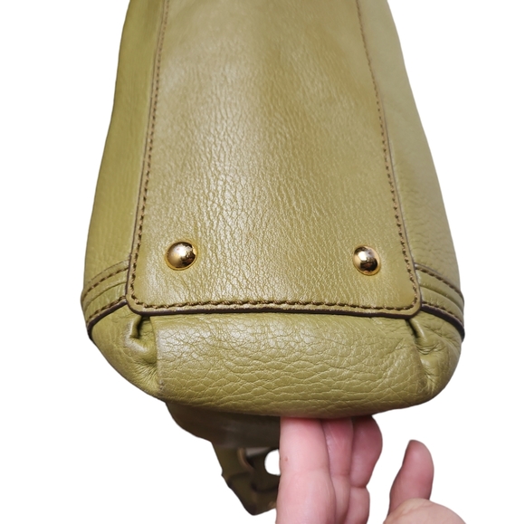 MCM 2 way sling/handbag olive green - Picture 4 of 17